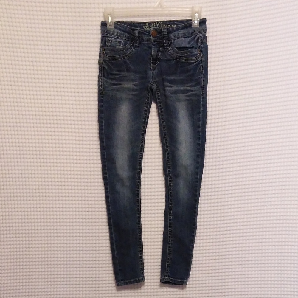 WALLFLOWER SUPER STRETCH LOW RISE SKINNY JEANS